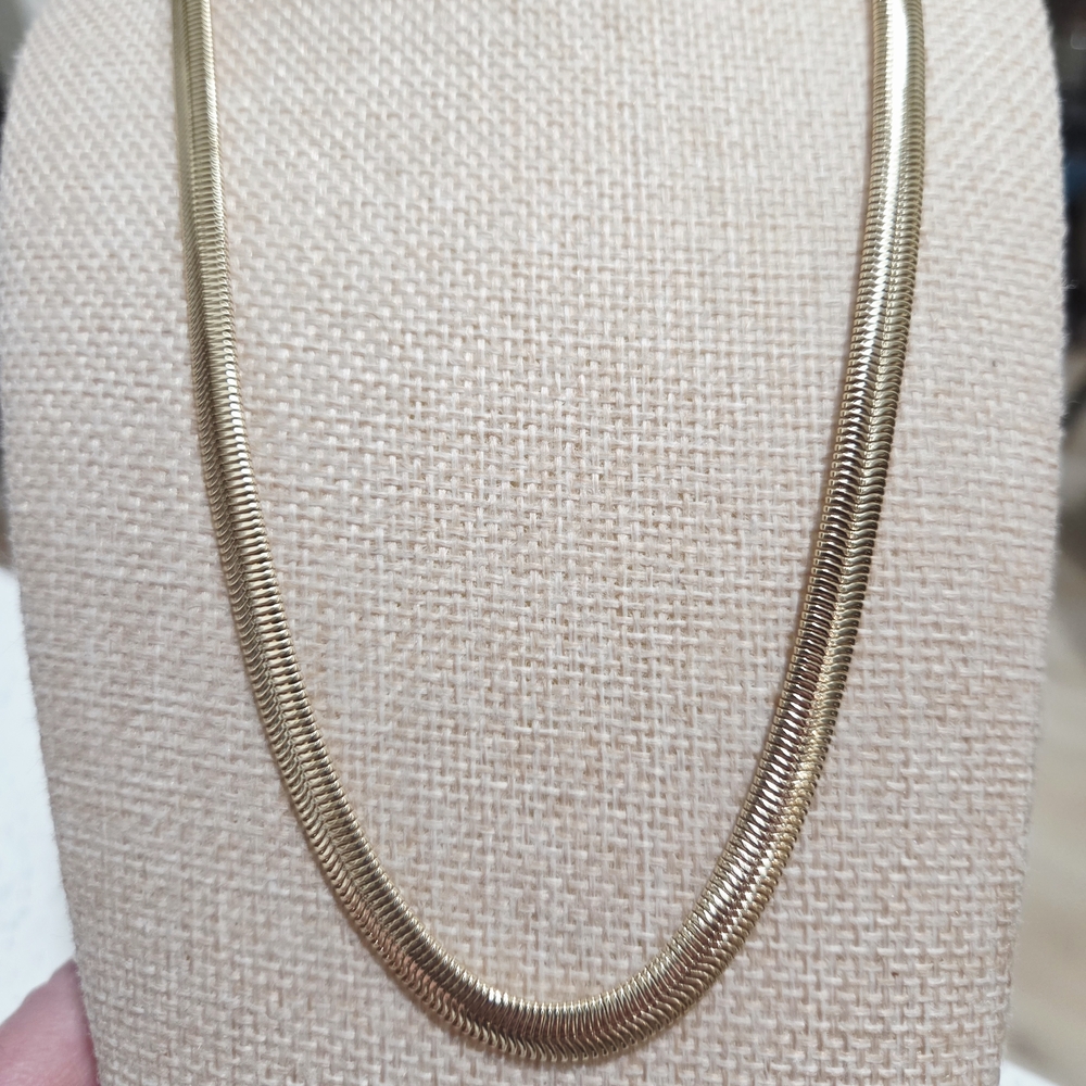 Elegant Gold Necklace